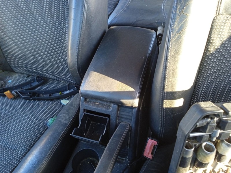 Recambio de apoyabrazos central para skoda superb i (3u4) 2.0 tdi referencia OEM IAM 3U0863319  