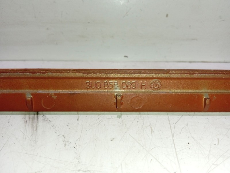 Recambio de moldura para skoda superb i (3u4) 2.0 tdi referencia OEM IAM 3U0858069H  