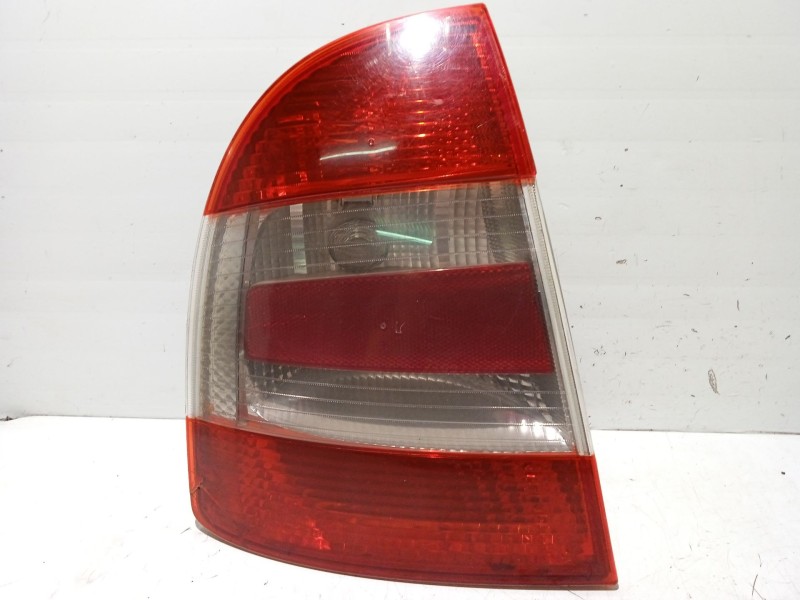 Recambio de piloto trasero izquierdo para skoda superb i (3u4) 2.0 tdi referencia OEM IAM 3U5945111A  