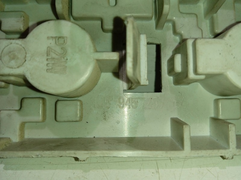 Recambio de portalamparas para skoda superb i (3u4) 2.0 tdi referencia OEM IAM 3U5945257  