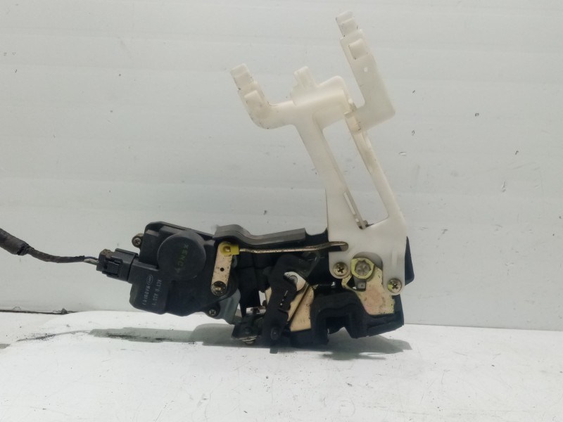 Recambio de cerradura puerta trasera derecha para hyundai santa fe (sm) referencia OEM IAM 8142026000  