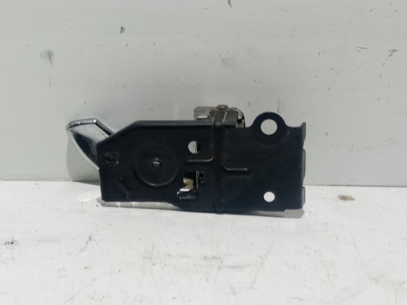 Recambio de maneta interior delantera izquierda para hyundai santa fe (sm) referencia OEM IAM 8261026010  