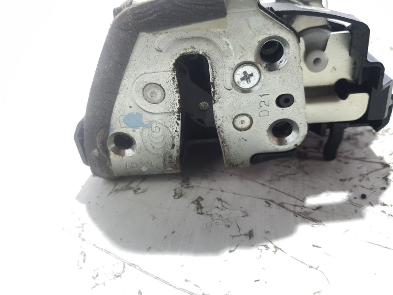 Recambio de cerradura puerta trasera derecha para toyota auris (_e15_) 1.4 d-4d (nde150_) referencia OEM IAM 6905002180  