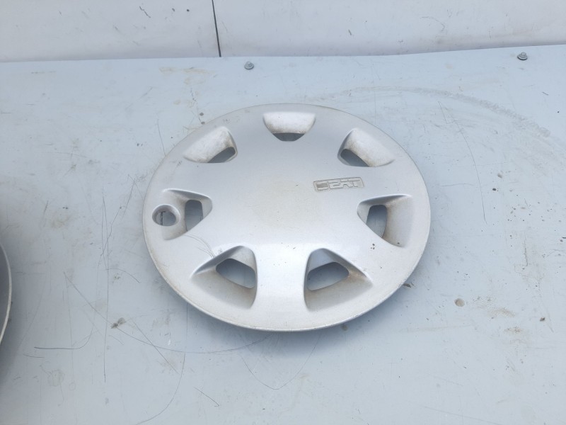 Recambio de tapacubos para seat toledo toledo 1.8 cl referencia OEM IAM 1L0601147  