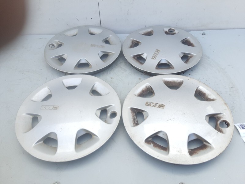 Recambio de tapacubos para seat toledo toledo 1.8 cl referencia OEM IAM 1L0601147  