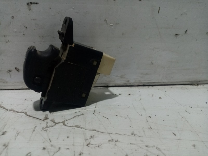 Recambio de interruptor para hyundai santa fe (sm) referencia OEM IAM 9358026100  