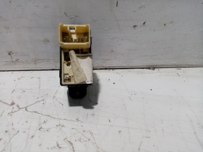 Recambio de interruptor para hyundai santa fe (sm) referencia OEM IAM 9358026100  