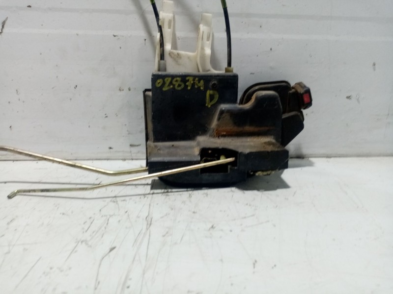 Recambio de cerradura puerta delantera derecha para hyundai santa fe (sm) referencia OEM IAM 8132026020  