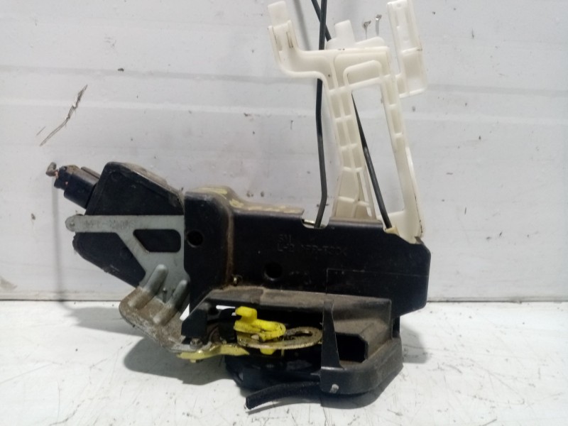 Recambio de cerradura puerta trasera izquierda para hyundai santa fe (sm) referencia OEM IAM 8141026000  