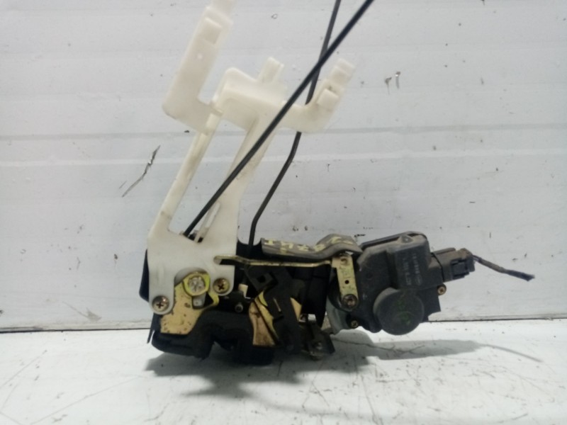 Recambio de cerradura puerta trasera izquierda para hyundai santa fe (sm) referencia OEM IAM 8141026000  