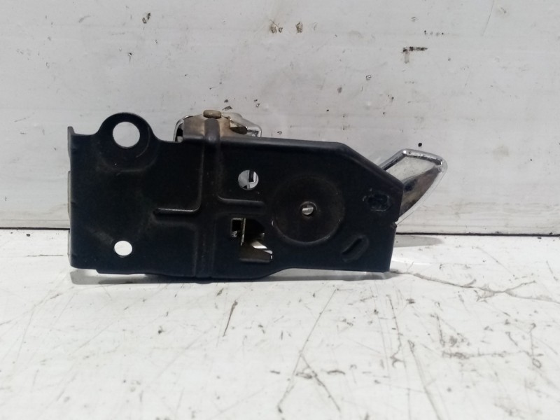 Recambio de maneta interior delantera derecha para hyundai santa fe (sm) referencia OEM IAM 8262026010  