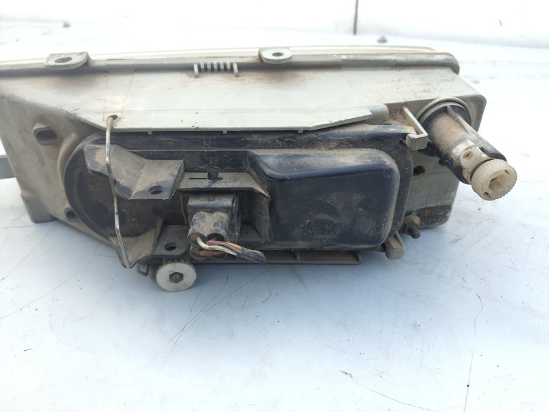 Recambio de faro derecho para seat toledo toledo 1.8 cl referencia OEM IAM 7R01473  961574
