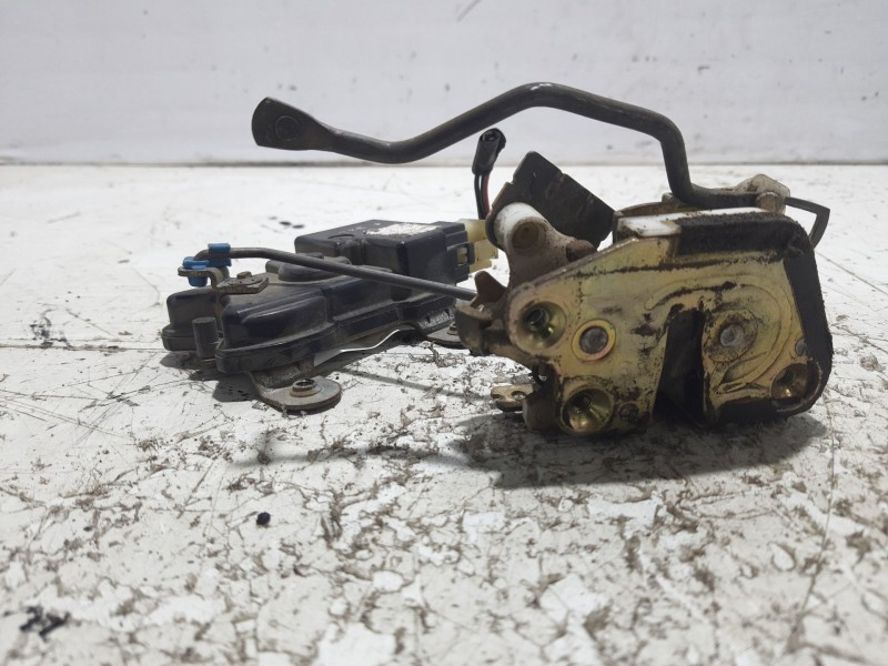 Recambio de cerradura puerta delantera derecha para hyundai h 1 2.5 diesel referencia OEM IAM 814744A000  