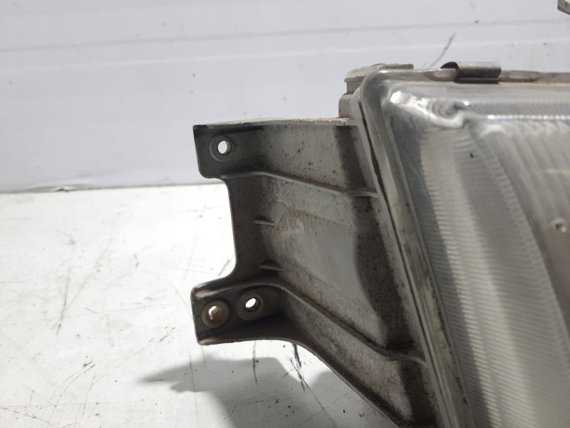 Recambio de faro derecho para hyundai h 1 2.5 diesel referencia OEM IAM 921044A510  