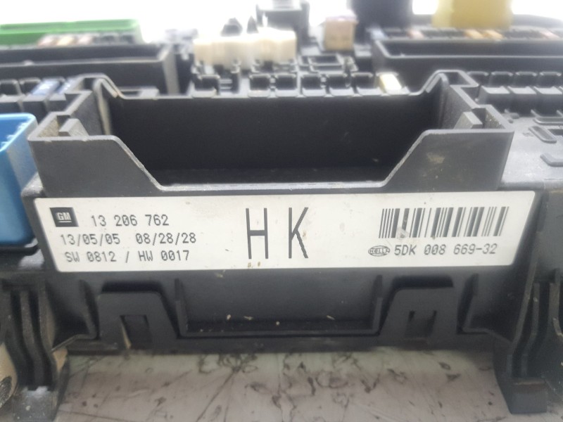 Recambio de caja reles / fusibles para opel astra h berlina referencia OEM IAM 13206762HK  5DK00866932