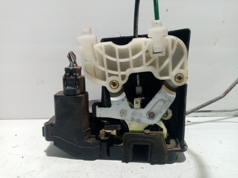 Recambio de cerradura puerta delantera derecha para kia cerato 1.6 cat referencia OEM IAM 8132025030  