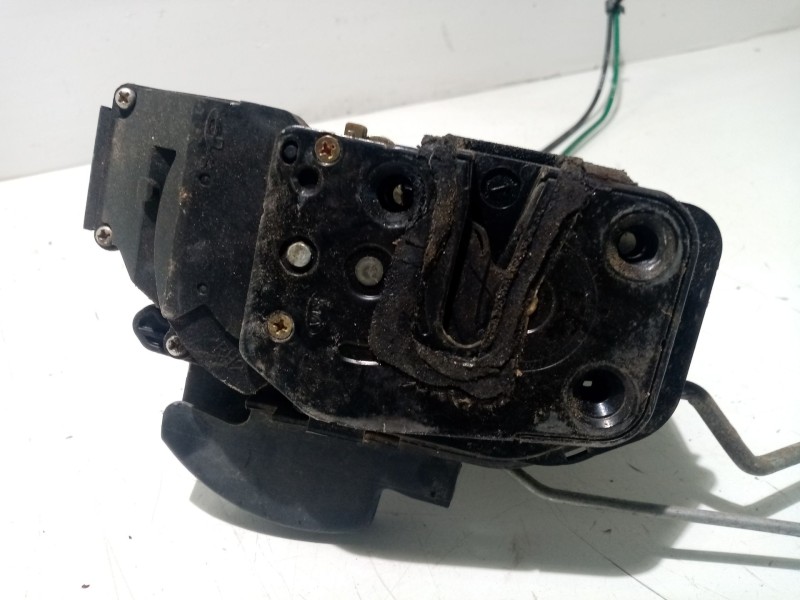 Recambio de cerradura puerta delantera derecha para kia cerato 1.6 cat referencia OEM IAM 8132025030  