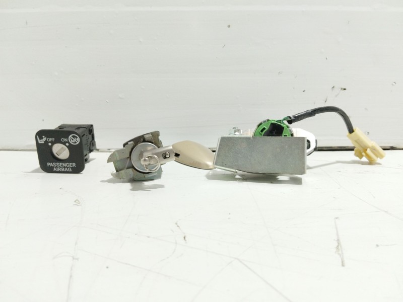 Recambio de juego bombines para lexus is ii (_e2_) 250 (gse20) referencia OEM IAM 6900553281 6905630250 6905553040