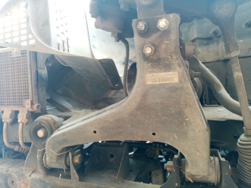 Recambio de brazo suspension inferior delantero izquierdo para ssangyong rodius i 2.7 xdi referencia OEM IAM LH20050623  