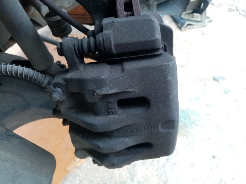 Recambio de pinza freno delantera izquierda para ssangyong rodius i 2.7 xdi referencia OEM IAM 4811021102  