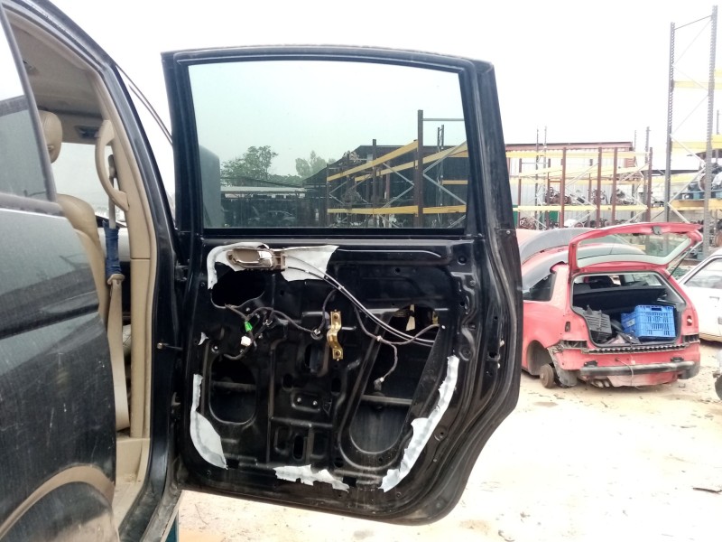 Recambio de puerta trasera derecha para ssangyong rodius i 2.7 xdi referencia OEM IAM   