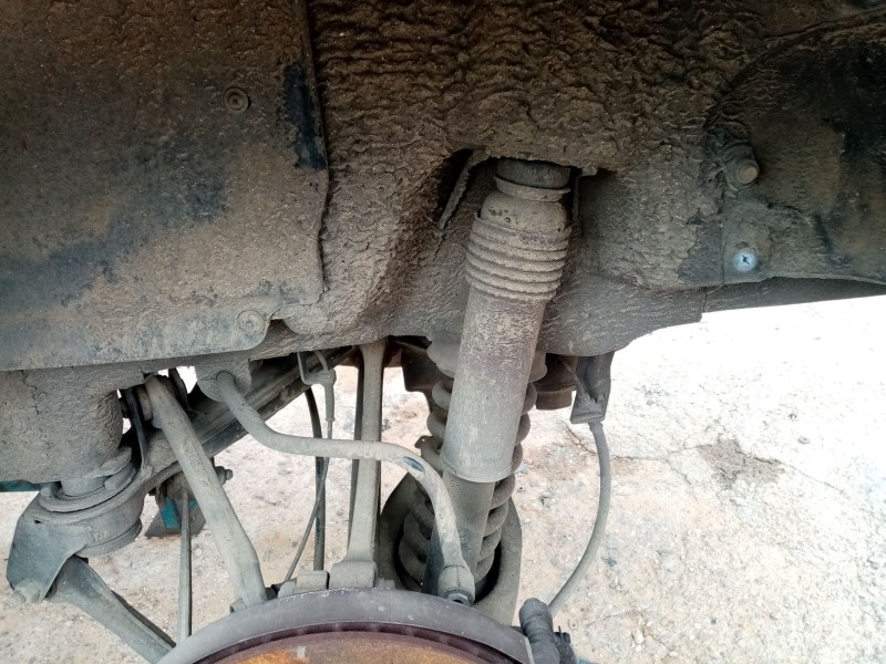 Recambio de amortiguador trasero izquierdo para ssangyong rodius i 2.7 xdi referencia OEM IAM 4530121300 4531021000 