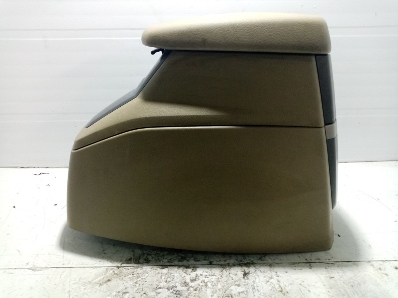 Recambio de consola central para ssangyong rodius i 2.7 xdi referencia OEM IAM 7790021261LBH  