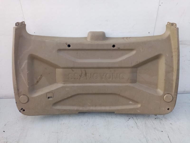 Recambio de guarnecido porton trasero para ssangyong rodius i 2.7 xdi referencia OEM IAM 8857974  