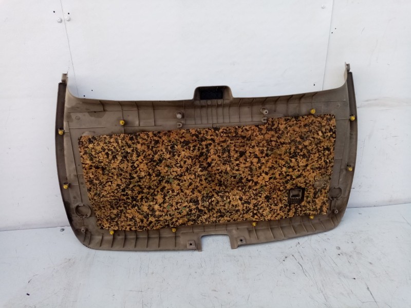 Recambio de guarnecido porton trasero para ssangyong rodius i 2.7 xdi referencia OEM IAM 8857974  