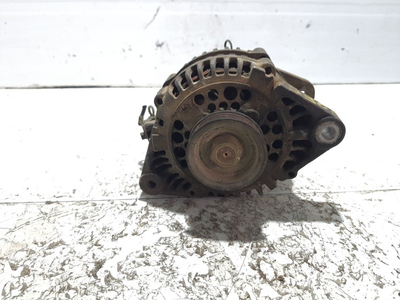 Recambio de alternador para nissan vanette cargo referencia OEM IAM 231000C000  