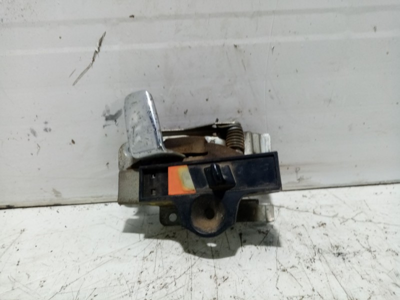 Recambio de maneta interior delantera derecha para jeep cherokee (j) referencia OEM IAM 55215885  