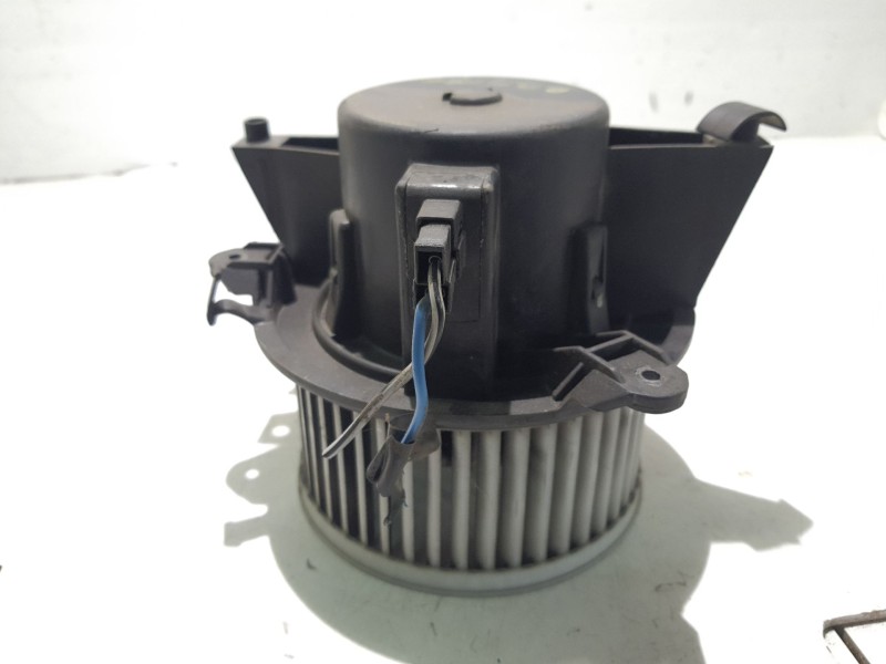 Recambio de motor calefaccion para fiat punto berlina referencia OEM IAM 46723714  