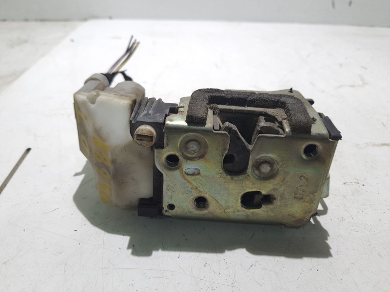 Recambio de cerradura puerta trasera derecha para fiat punto berlina referencia OEM IAM 46536067  