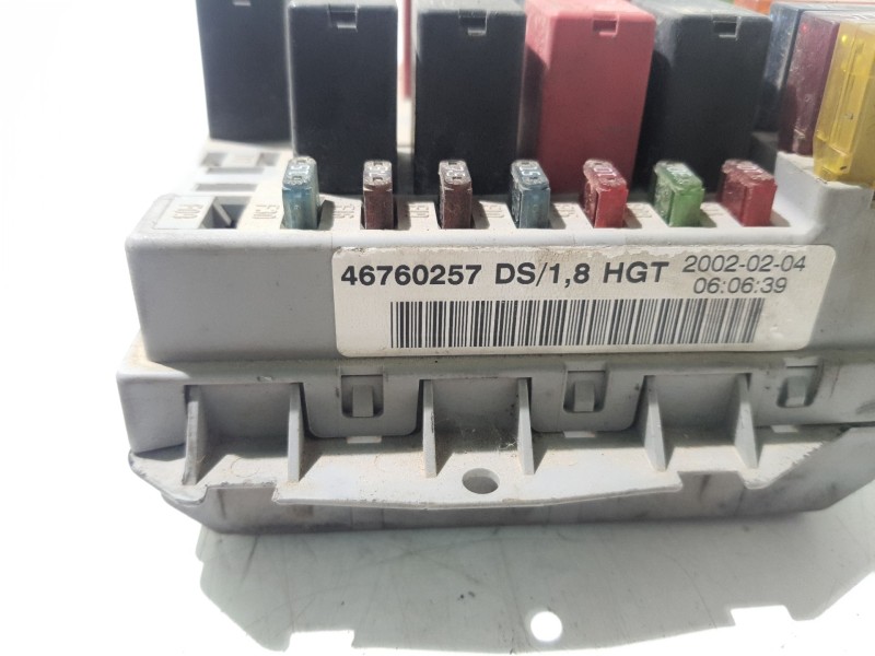Recambio de caja reles / fusibles para fiat punto berlina referencia OEM IAM 46760257DS  
