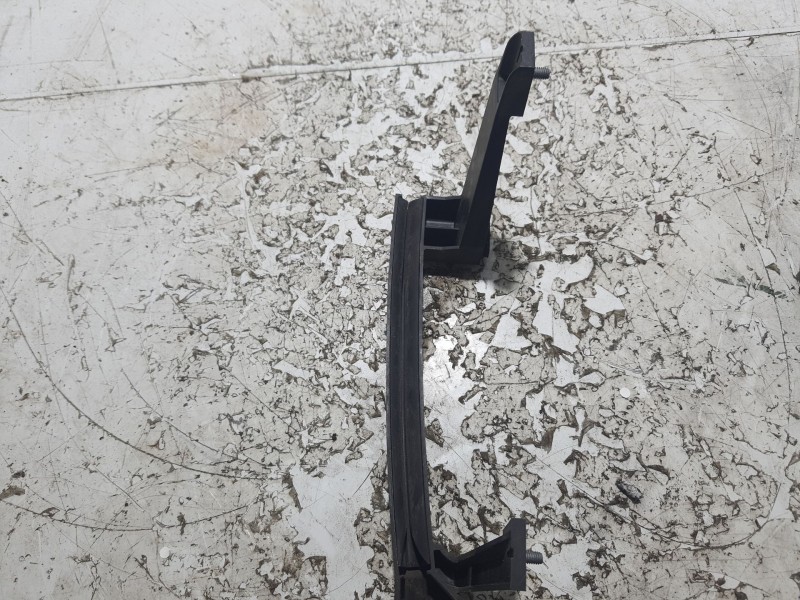 Recambio de moldura para chevrolet aveo berlina hatchback 1.2 cat referencia OEM IAM 95942469  