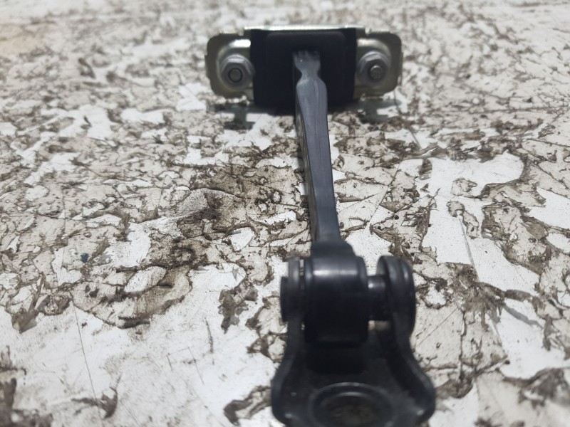 Recambio de retenedor puerta para chevrolet aveo berlina hatchback 1.2 cat referencia OEM IAM 164452  