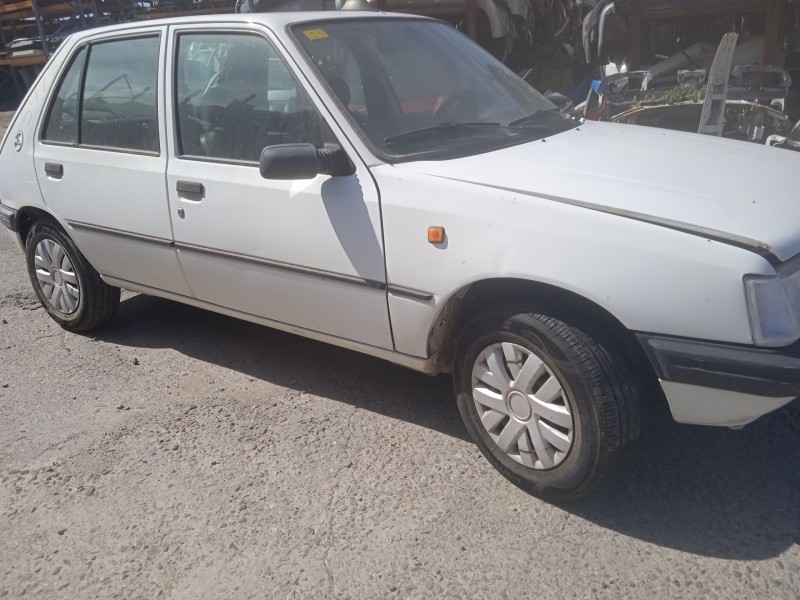 peugeot 205 furgoneta/hatchback del año 1997