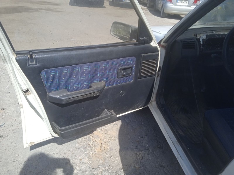 peugeot 205 furgoneta/hatchback del año 1997