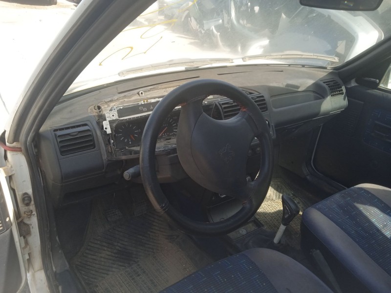 peugeot 205 furgoneta/hatchback del año 1997