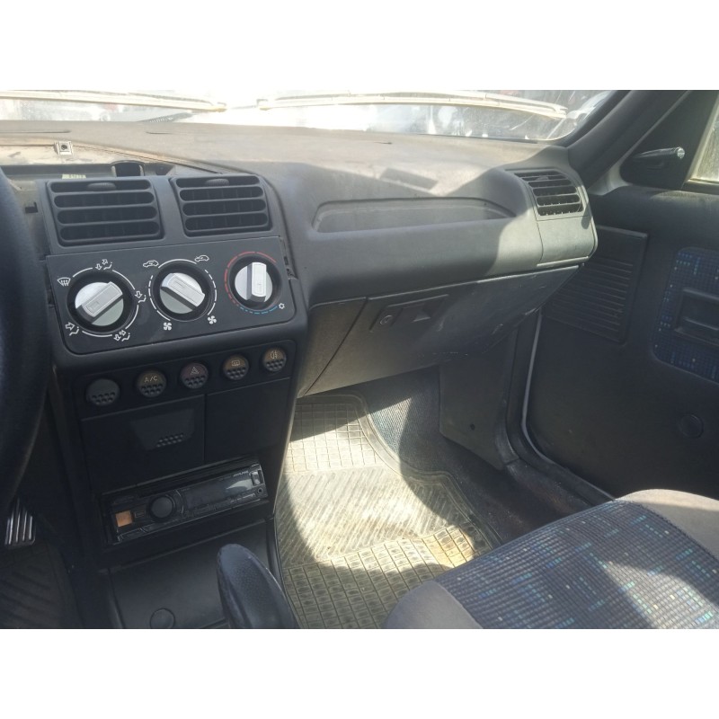 peugeot 205 furgoneta/hatchback del año 1997