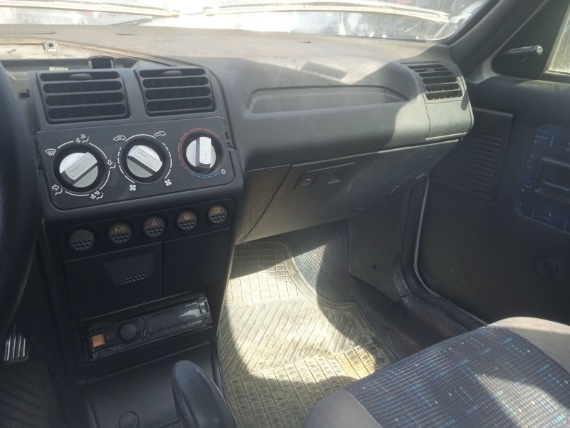 peugeot 205 furgoneta/hatchback del año 1997