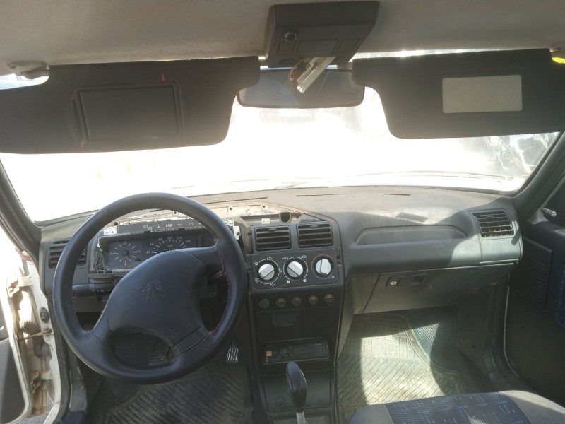 peugeot 205 furgoneta/hatchback del año 1997