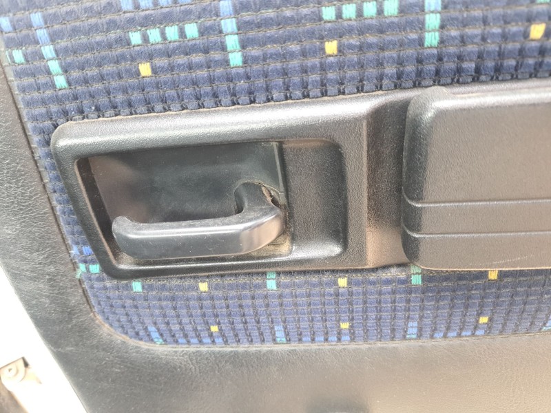 Recambio de maneta interior trasera derecha para peugeot 205 furgoneta/hatchback 1.8 d referencia OEM IAM 78733  