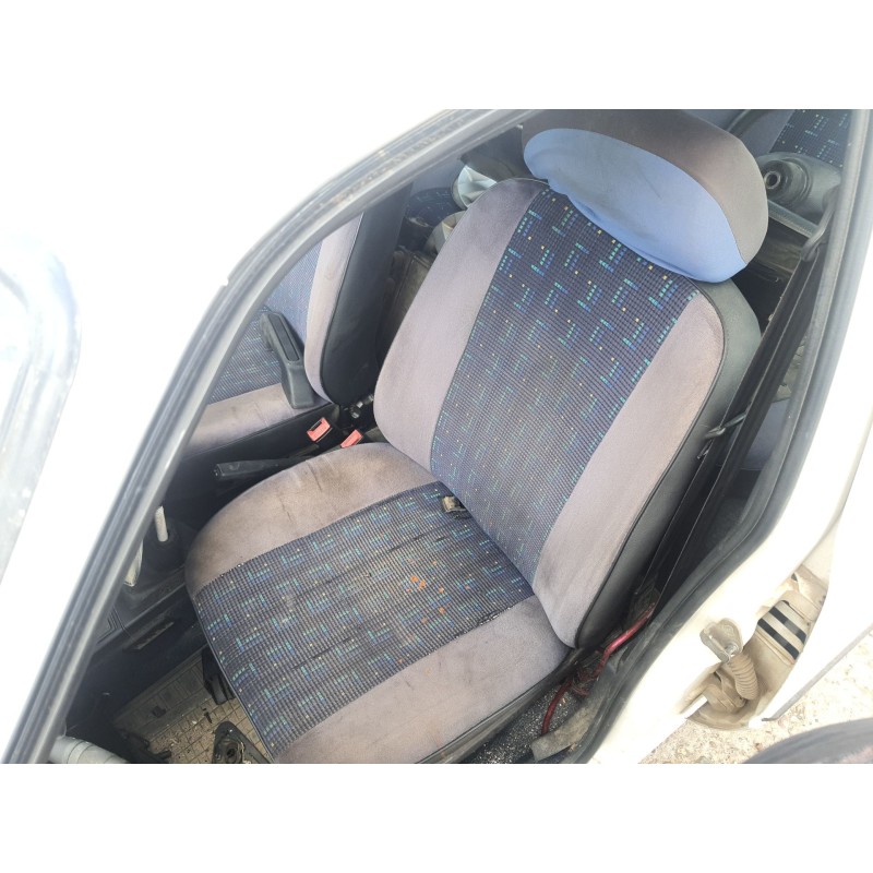 Recambio de asiento delantero izquierdo para peugeot 205 furgoneta/hatchback 1.8 d referencia OEM IAM 9601834  