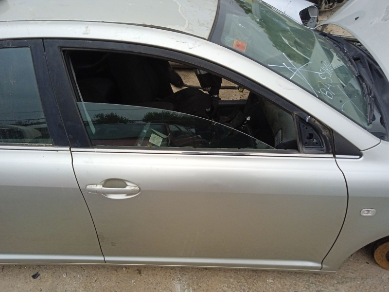 Recambio de puerta delantera derecha para toyota avensis (_t25_) 1.8 (zzt251_) referencia OEM IAM 6700105050  