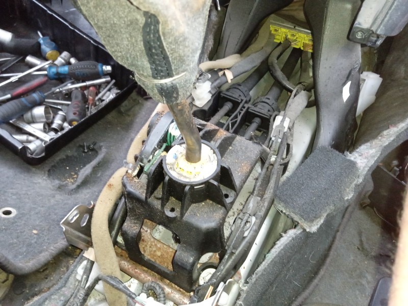 Recambio de palanca cambio para toyota avensis (_t25_) 1.8 (zzt251_) referencia OEM IAM 3353005071  