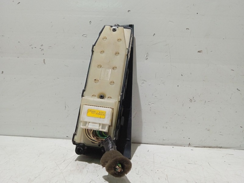 Recambio de mando elevalunas delantero izquierdo para toyota avensis (_t25_) 1.8 (zzt251_) referencia OEM IAM 8482005100  