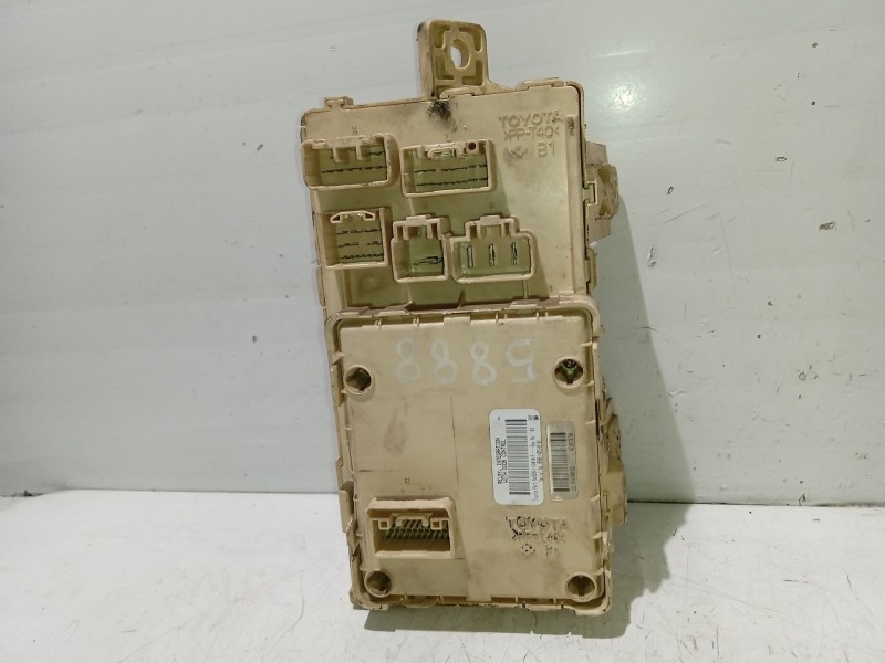 Recambio de caja reles / fusibles para toyota avensis (_t25_) 1.8 (zzt251_) referencia OEM IAM 82641CA010  