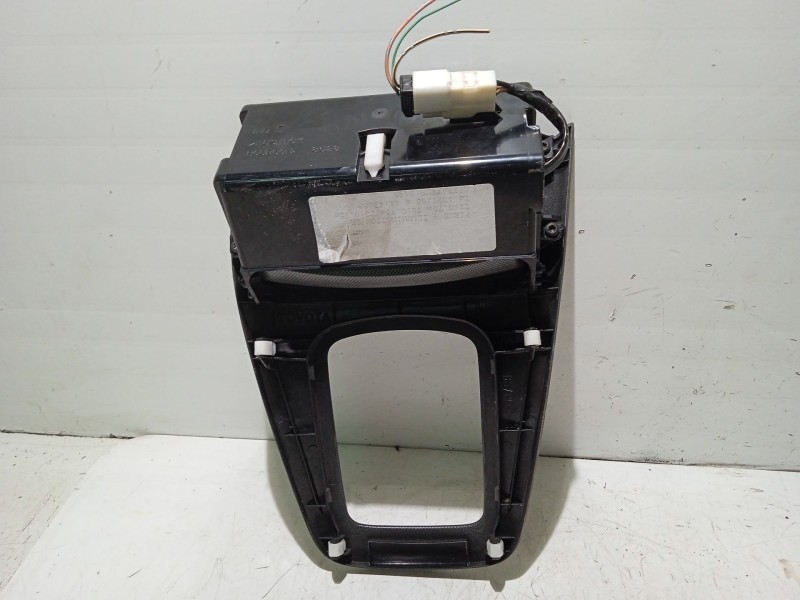 Recambio de moldura para toyota avensis (_t25_) 1.8 (zzt251_) referencia OEM IAM 5882105020  