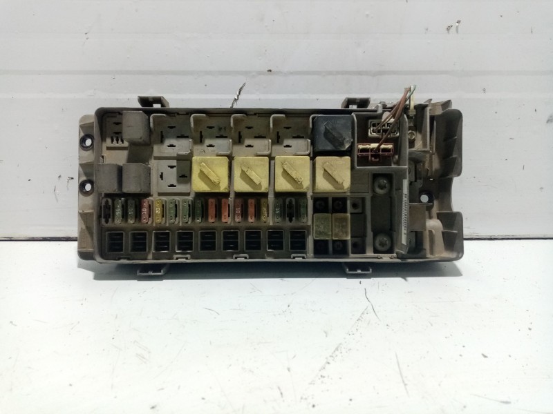 Recambio de caja reles / fusibles para land rover discovery td5 e referencia OEM IAM YQE103800 YQE000300 